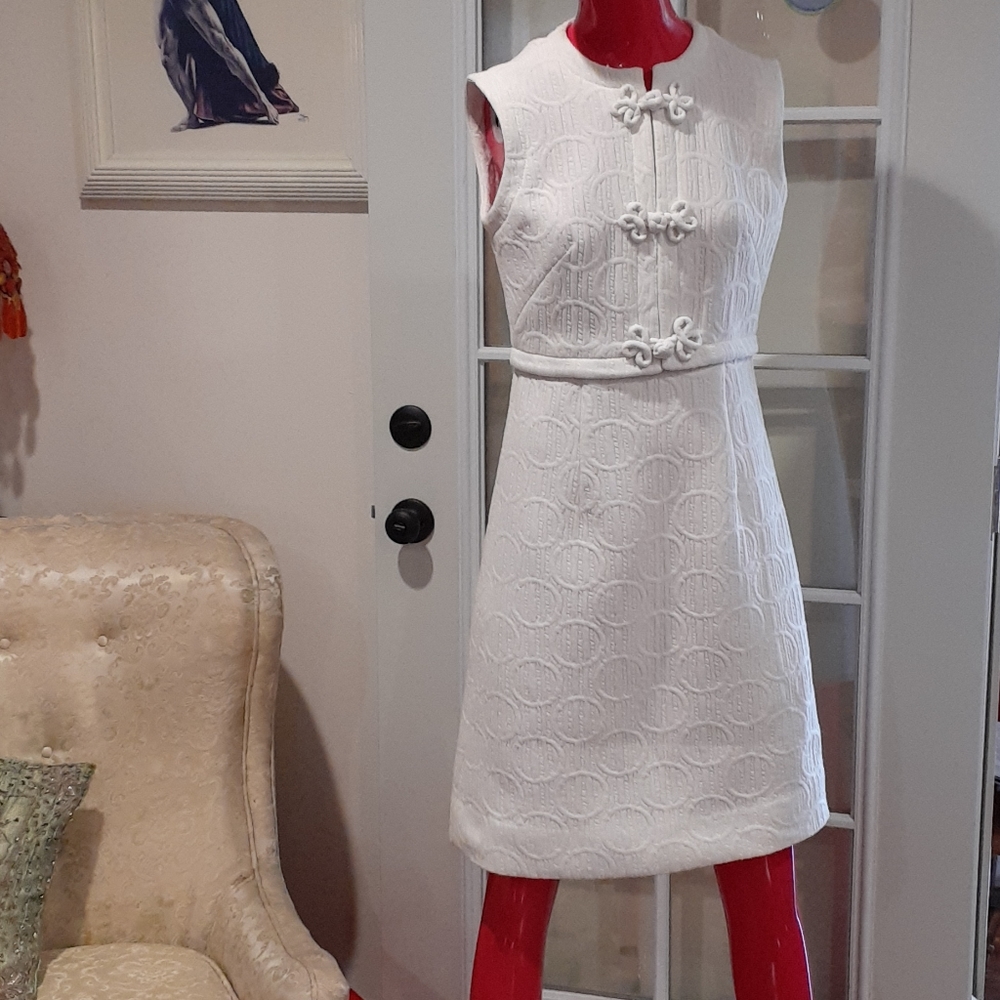 White vintage sleeveless dress